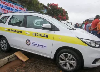 Prefeitura de Teixeira apresenta novos carros para transporte escolar do distrito de Cachoeira do Mato