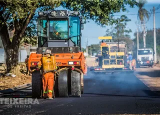 Prefeitura de Teixeira de Freitas amplia ações de infraestrutura com pavimentação no Monte Castelo