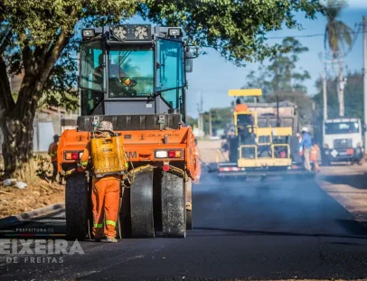 Prefeitura de Teixeira de Freitas amplia ações de infraestrutura com pavimentação no Monte Castelo