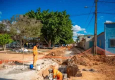 Prefeitura de Teixeira de Freitas amplia rede de drenagem e prepara pavimentação de 13 ruas em Santo Antônio