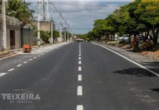 Prefeitura de Teixeira de Freitas avança com obras de pavimentação na Avenida Profeta Issa, no Monte Castelo 