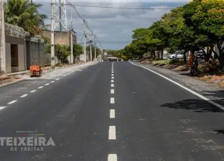 Prefeitura de Teixeira de Freitas avança com obras de pavimentação na Avenida Profeta Issa, no Monte Castelo 