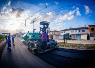 Prefeitura de Teixeira de Freitas avança com pavimentação da rua México