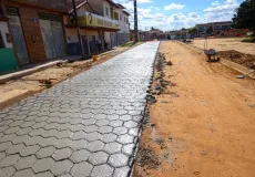 Prefeitura de Teixeira de Freitas avança com pavimentação do bairro Vila Caraípe
