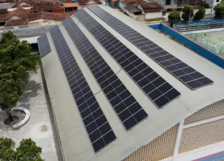 Prefeitura de Teixeira de Freitas começa a instalar painéis solares  em escolas da rede municipal