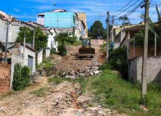 Prefeitura de Teixeira de Freitas começa recuperação de ruas no bairro Wilson Brito