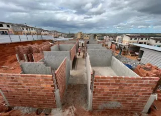 Prefeitura de Teixeira de Freitas continua com construção da UBS do residencial Santos Guimarães