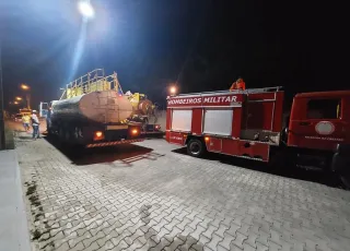 Prefeitura de Teixeira de Freitas e Grupamento de Bombeiros Militar atuam para combater focos de incêndio em  diversas  áreas do município  