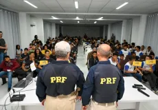 Prefeitura de Teixeira de Freitas e PRF fortalecem conscientização no trânsito nas escolas municipais