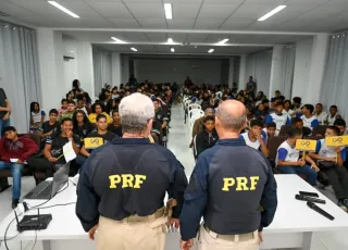 Prefeitura de Teixeira de Freitas e PRF fortalecem conscientização no trânsito nas escolas municipais