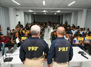 Prefeitura de Teixeira de Freitas e PRF fortalecem conscientização no trânsito nas escolas municipais