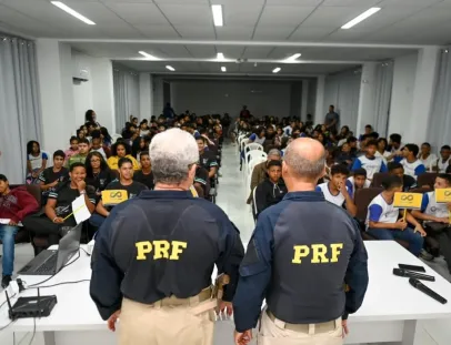 Prefeitura de Teixeira de Freitas e PRF fortalecem conscientização no trânsito nas escolas municipais
