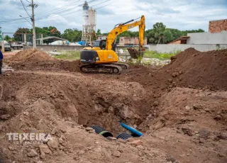Prefeitura de Teixeira de Freitas executa primeira etapa de projeto que levará pavimentação ao Estância Biquíni