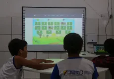 Prefeitura de Teixeira de Freitas inicia instalação de lousas digitais em escolas da rede pública do município