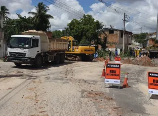 Prefeitura de Teixeira de Freitas inicia obras obras para melhorar drenagem e mobilidade nos bairros Redenção, Tancredo Neves e Vila Vargas