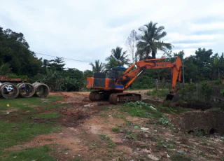 Prefeitura de Teixeira de Freitas inicia operação nos córregos para evitar alagamentos