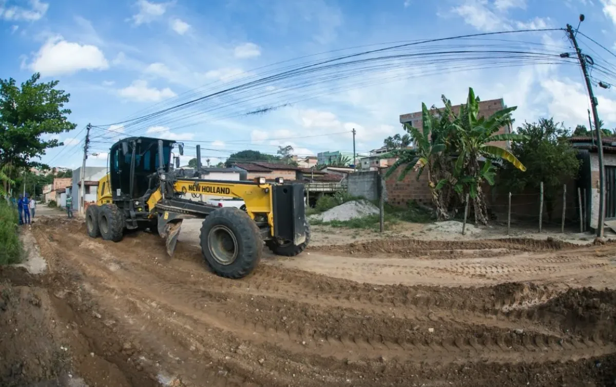 Prefeitura de Teixeira de Freitas inicia pavimentação da Rua Beira Rio ...