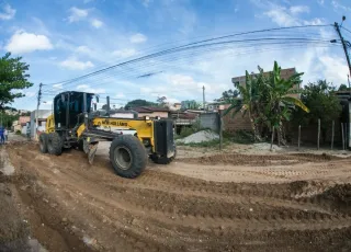 Prefeitura de Teixeira de Freitas inicia pavimentação da Rua Beira Rio