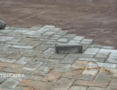 Prefeitura de Teixeira de Freitas pavimenta mais de 7 mil m² de vias no Nova Teixeira