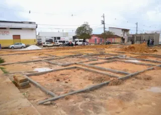 Prefeitura de Teixeira de Freitas  prossegue com construção de praça  no bairro Ulisses Guimarães