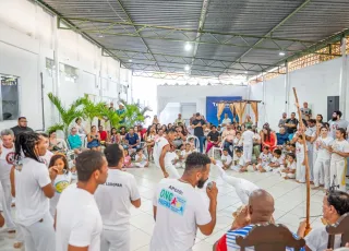 Prefeitura de Teixeira de Freitas realiza cerimônia de troca de cordas e celebra evolução de alunos de capoeira
