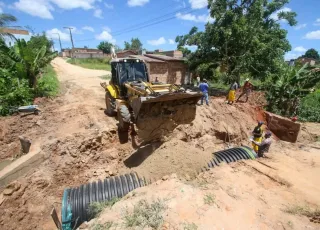 Prefeitura de Teixeira de Freitas realiza obra de saneamento no Caminho do Mar II