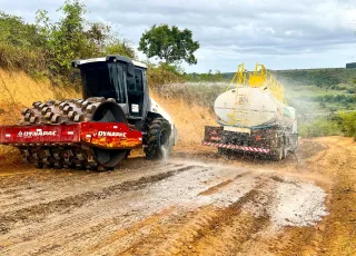 Prefeitura de Teixeira de Freitas realiza recuperação de via de acesso a comunidade rural Bela Manhã