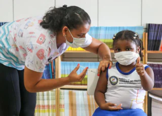 Prefeitura de Teixeira de Freitas realizou campanha de vacinação pediátrica contra Covid-19 em Escolas Municipais nesta quarta, 20