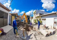 Prefeitura de Teixeira de Freitas recupera rede de drenagem no bairro São Lourenço