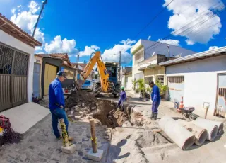Prefeitura de Teixeira de Freitas recupera rede de drenagem no bairro São Lourenço
