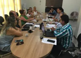 Prefeitura de Teixeira de Freitas reúne com representantes da APLB sindicato