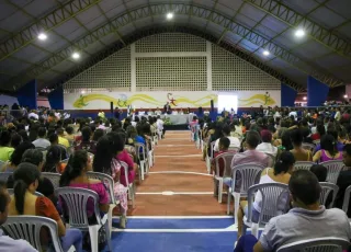 Prefeitura de Teixeira entrega uniformes para estudantes da Escola Municipal Clélia das Graças Figueiredo Pinto