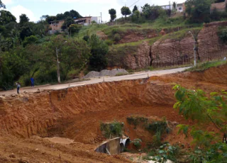 Prefeitura de Teixeira está construindo acesso na ladeira do Colina Verde para pedestres, bicicletas e motos