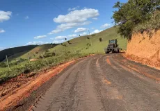 Prefeitura de Vereda intensifica recuperação de estradas após fortes chuvas e prepara vias para a Festa do Bambu Lascado
