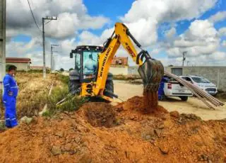 Prefeitura e EMBASA implantam rede de abastecimento de água no bairro Caribe-II em Itabatã