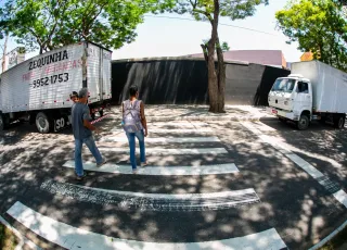 Prefeitura implementa e revitaliza faixas de pedestres em diversas vias de Teixeira de Freitas