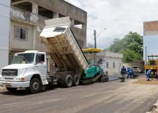 Prefeitura inicia asfaltamento da rua na lateral do Rondelli