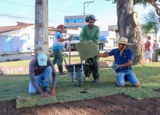 Prefeitura inicia obra de revitalização e construção de campinho na praça do bairro Vila Verde