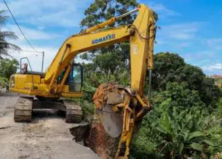 Prefeitura inicia recuperação da Rua Colômbia no bairro Liberdade