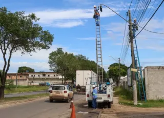 Prefeitura instala luminárias de LED na Avenida São Paulo em Teixeira de Freitas