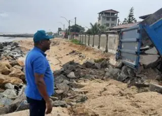 Prefeitura Municipal faz novas intervenções estratégicas para evitar o avanço do mar na orla de Mucuri