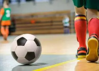 Prefeitura promove projeto Esporte Educacional com aulas de futebol e futsal gratuitas para crianças e adolescentes; saiba como fazer a matrícula