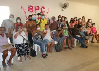 Prefeitura realiza café da tarde com idosos e pessoas com deficiência que foram contempladas com benefícios do INSS requeridos através da Assistência Social