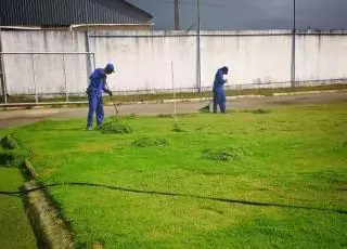 Prefeitura realiza limpeza no Estádio Municipal Tomatão