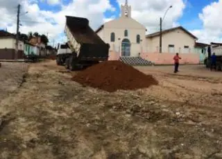 Prefeitura realiza manutenção em estradas vicinais e ruas de Santo Antônio