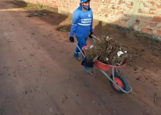 Prefeitura realiza mutirões de limpeza em espaços públicos de Teixeira de Freitas