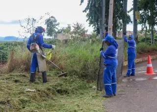 Prefeitura realiza mutirões de limpeza em espaços públicos de Teixeira de Freitas; confira os locais
