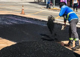 Prefeitura realiza Operação Tapa Buraco em vias de Teixeira de Freitas