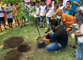 Prefeitura realiza projeto de sensibilização ambiental com alunos da Escola Municipal Pedro Agrizzi Neto na Fazenda Cascata