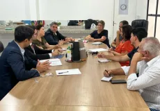 Prefeitura realiza reunião com demais órgãos públicos para elaboração de plano municipal de arborização em Teixeira de Freitas